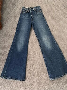 Levi’s Ribcage Bell Wide-Leg Denim Jeans in Medium Blue